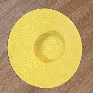 Odiva Oversize Yellow Wide brim Straw Hat